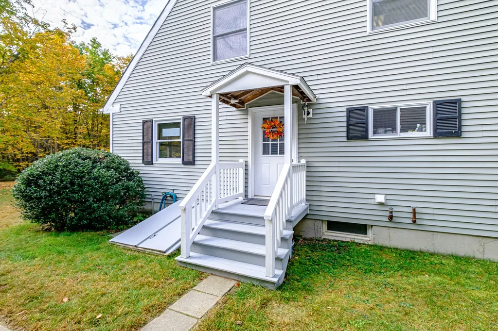 48 Bear Way Norway ME 04268