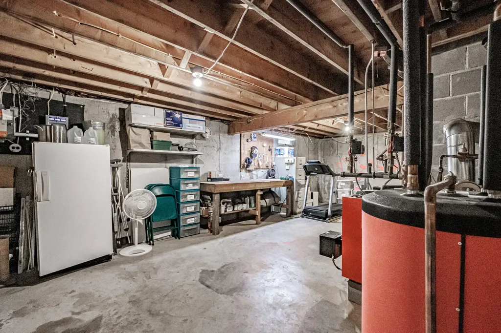 48 Bear Way Norway ME 04268