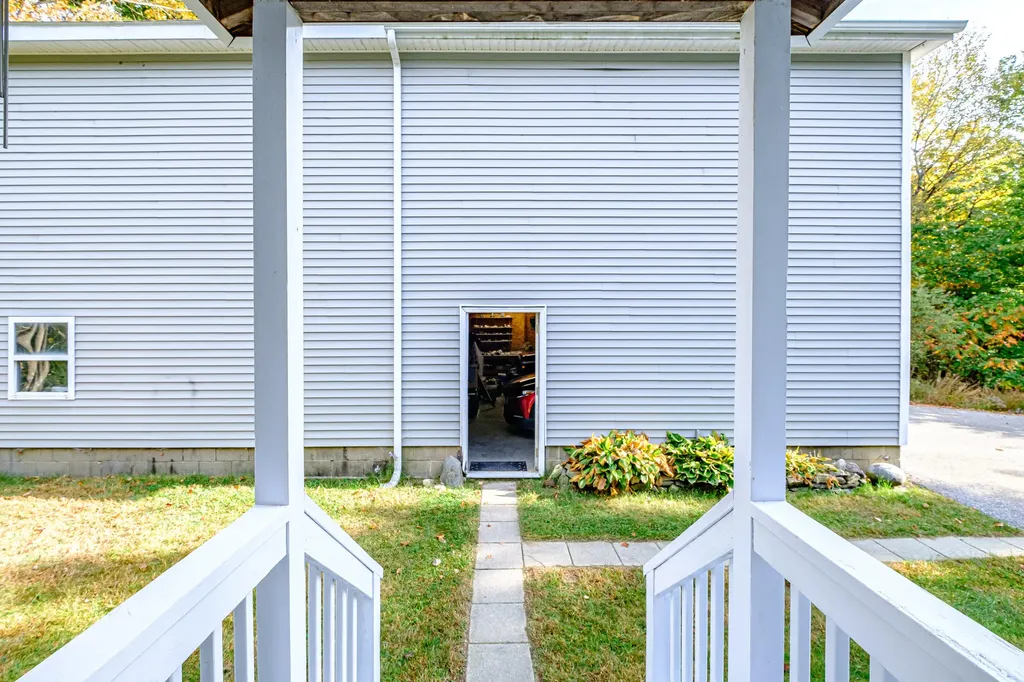 48 Bear Way Norway ME 04268