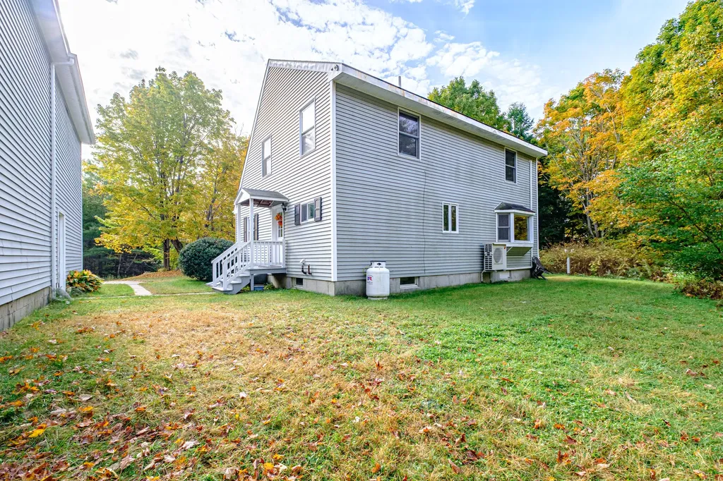 48 Bear Way Norway ME 04268