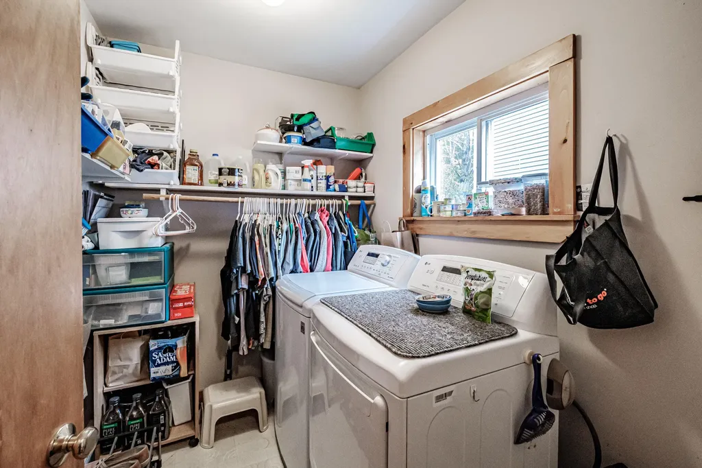 48 Bear Way Norway ME 04268