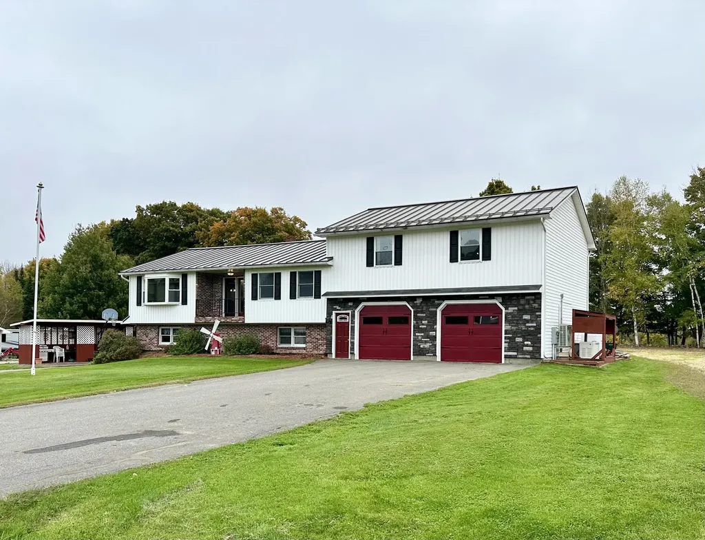 27 Wood Street Fairfield ME 04937