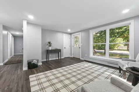 27 Ivanhoe Drive Topsham ME 04086