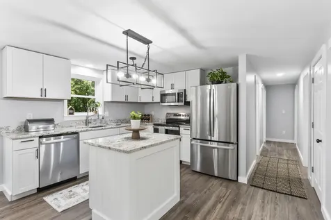 27 Ivanhoe Drive Topsham ME 04086