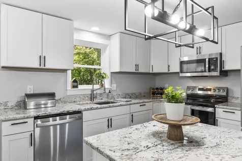 27 Ivanhoe Drive Topsham ME 04086