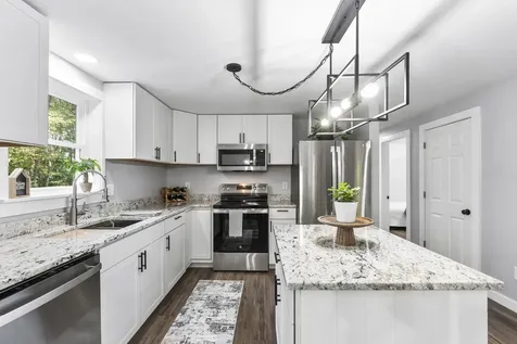 27 Ivanhoe Drive Topsham ME 04086