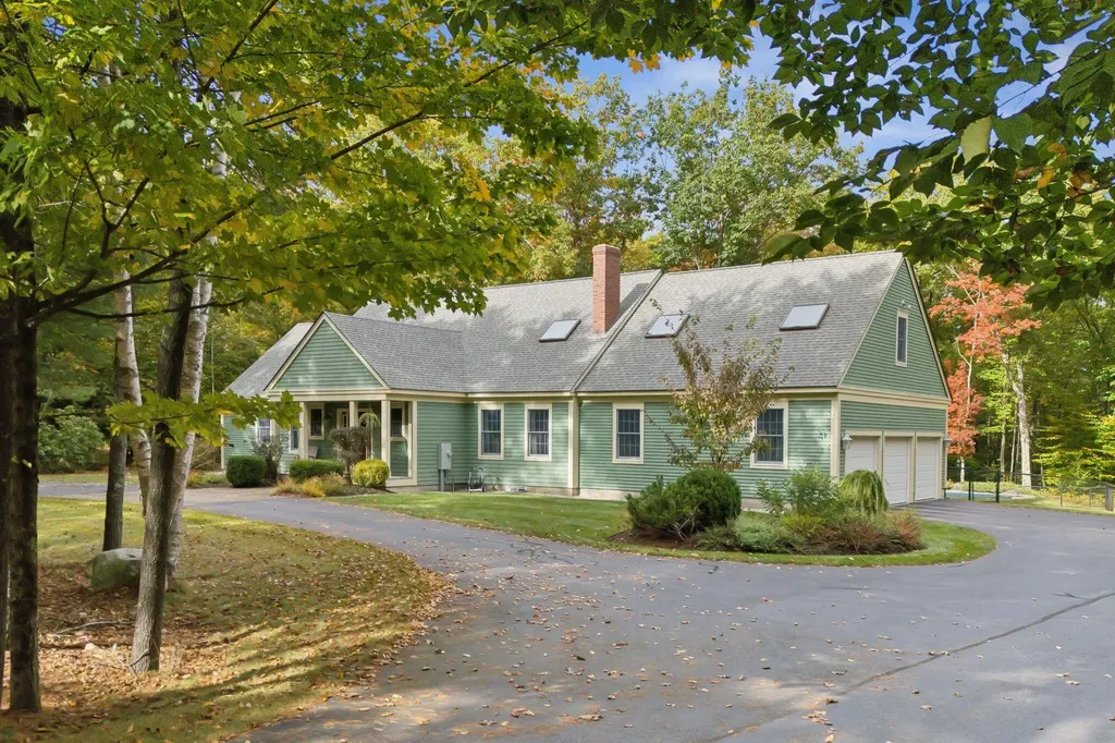 15 Passage Drive Gray ME 04039