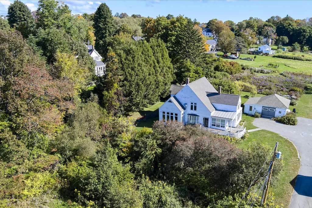 12 Wadsworth Court Thomaston ME 04861