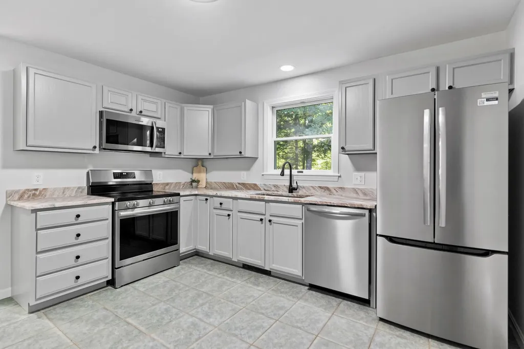 160 Meadow Road Raymond ME 04071