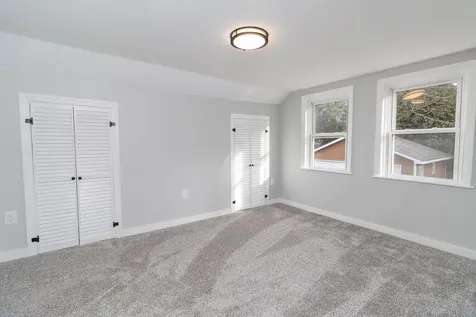 34 Flanders Street Auburn ME 04210