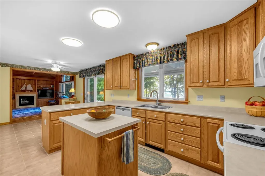 12 Evergreen Lane Surry ME 04684