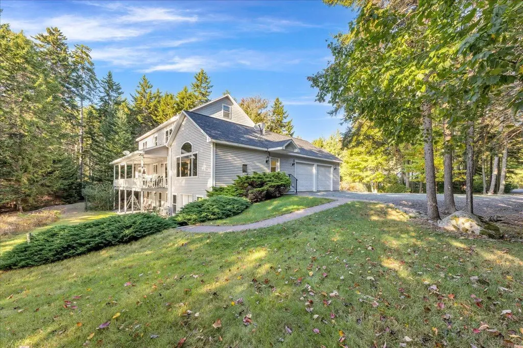 12 Evergreen Lane Surry ME 04684