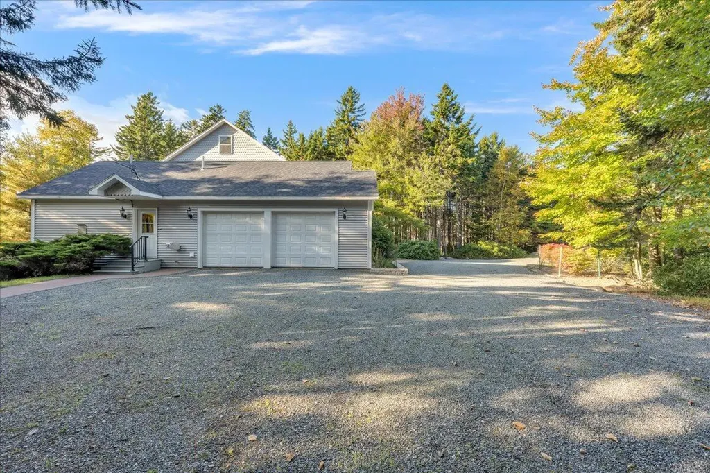 12 Evergreen Lane Surry ME 04684