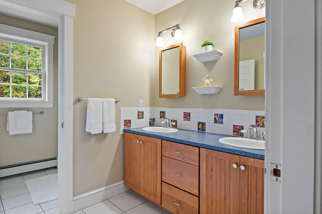 28 Archer Lane Cumberland ME 04021