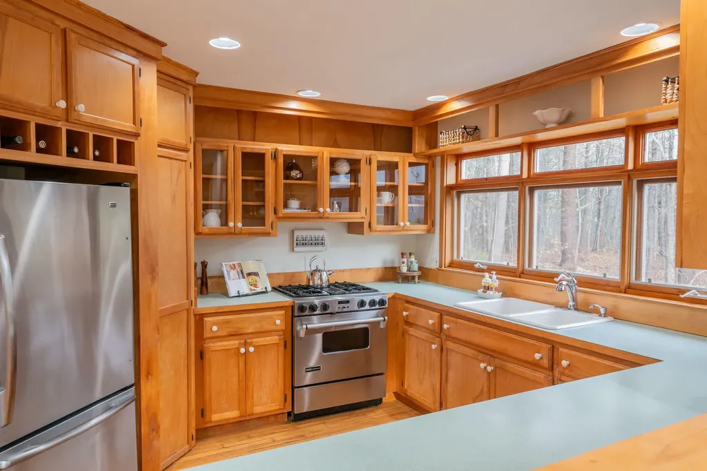 24 Shingle Way Portland ME 04103