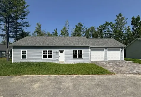 8 Car-ty Court Lewiston ME 04240
