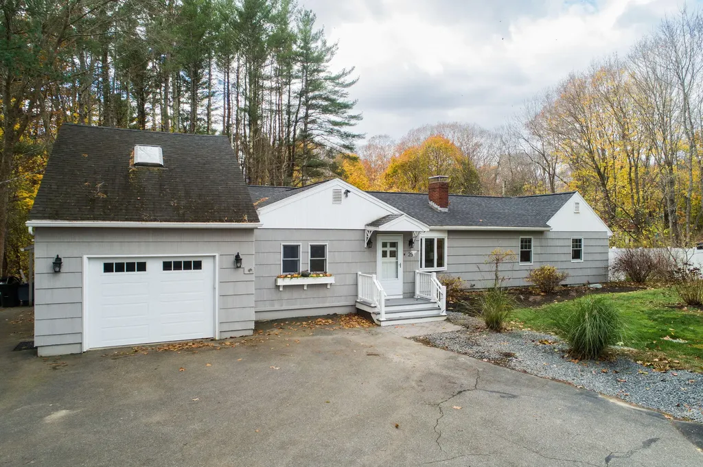 25 Southside Road York ME 03909