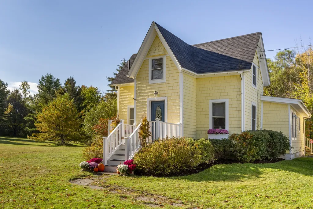 50 Limerock Street Camden ME 04843