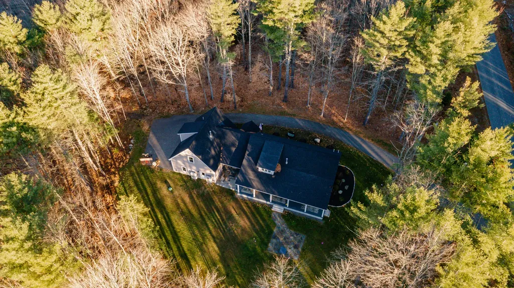 16 Meadowood Drive Hallowell ME 04347