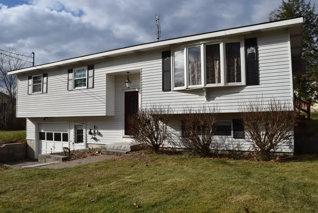11 Bartholomew Street Lisbon ME 04250