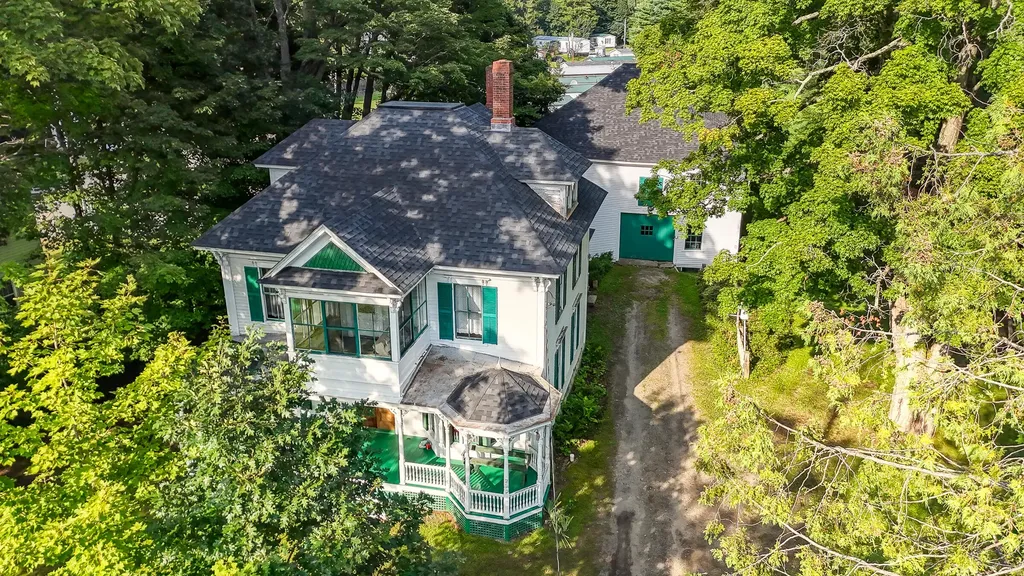 236 High Street Farmington ME 04938