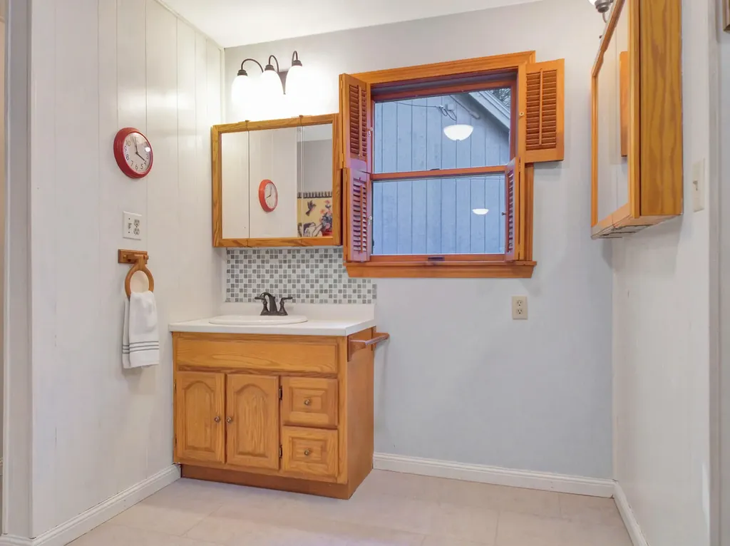 24 Vienna Shores Road Vienna ME 04360