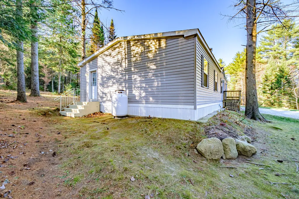 29 Rich Road Harrison ME 04040