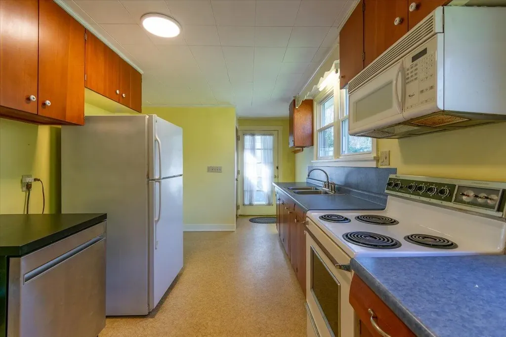 560 Belfast Road Camden ME 04843