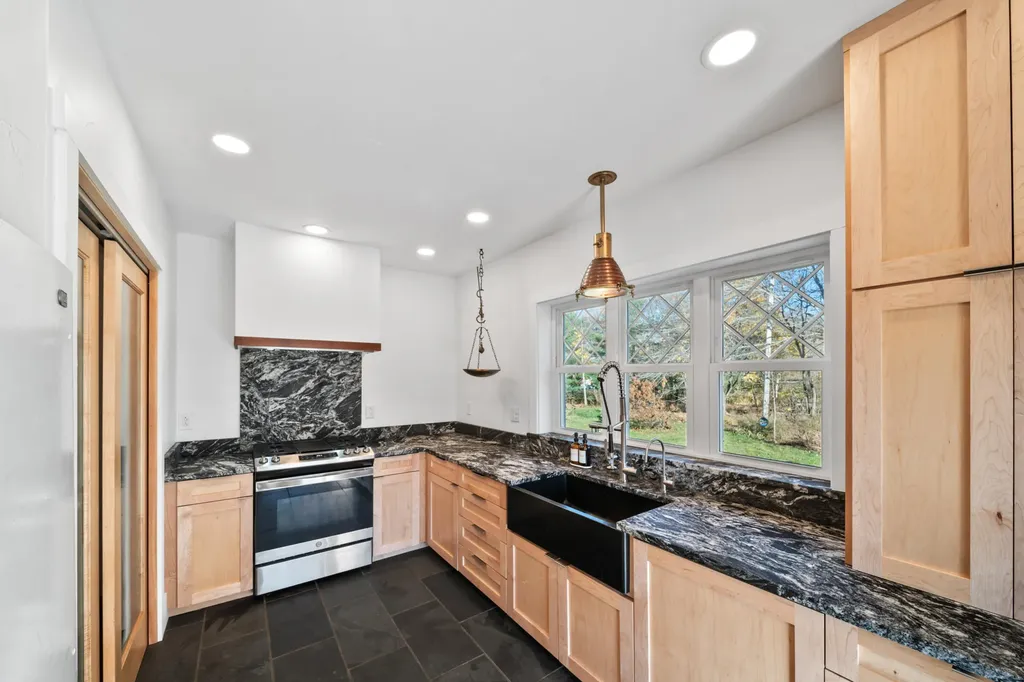 20 Crosby Street Orono ME 04473
