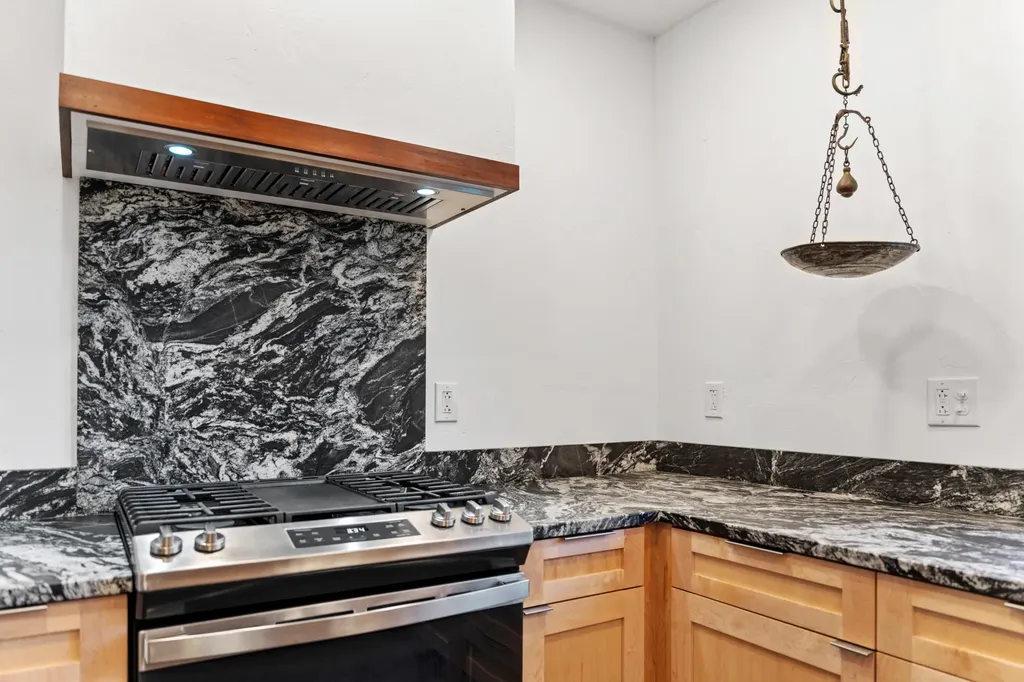 20 Crosby Street Orono ME 04473