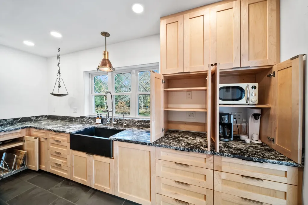 20 Crosby Street Orono ME 04473