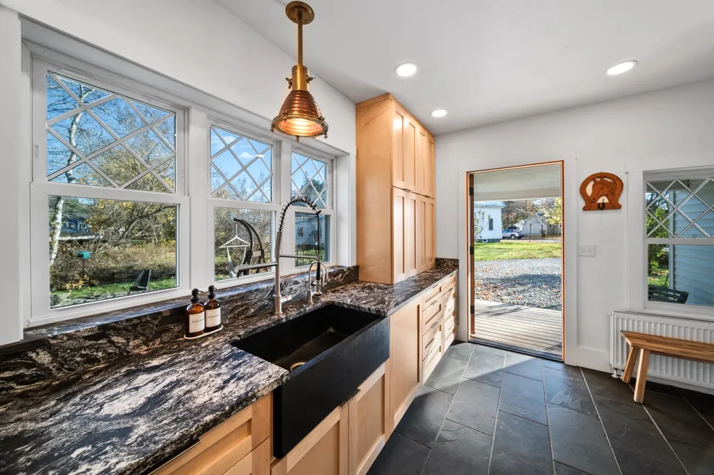20 Crosby Street Orono ME 04473