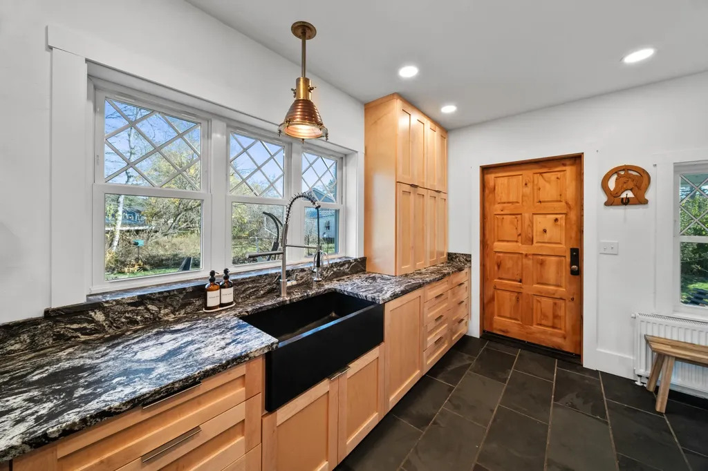 20 Crosby Street Orono ME 04473
