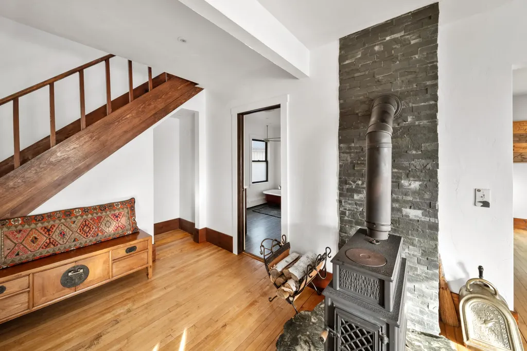 20 Crosby Street Orono ME 04473
