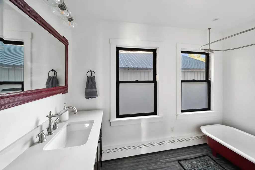 20 Crosby Street Orono ME 04473