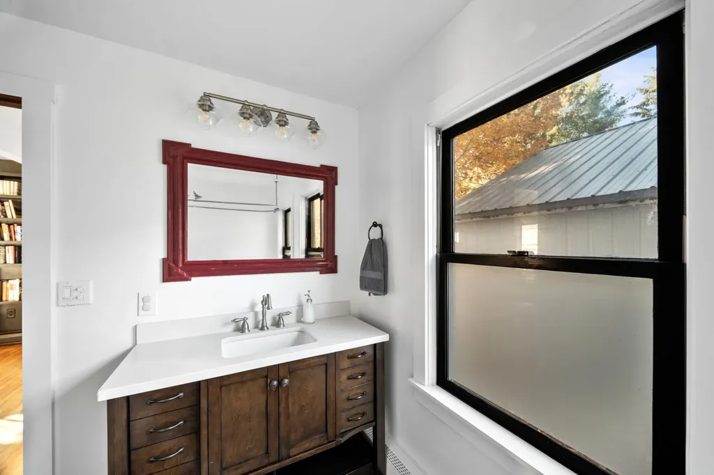 20 Crosby Street Orono ME 04473