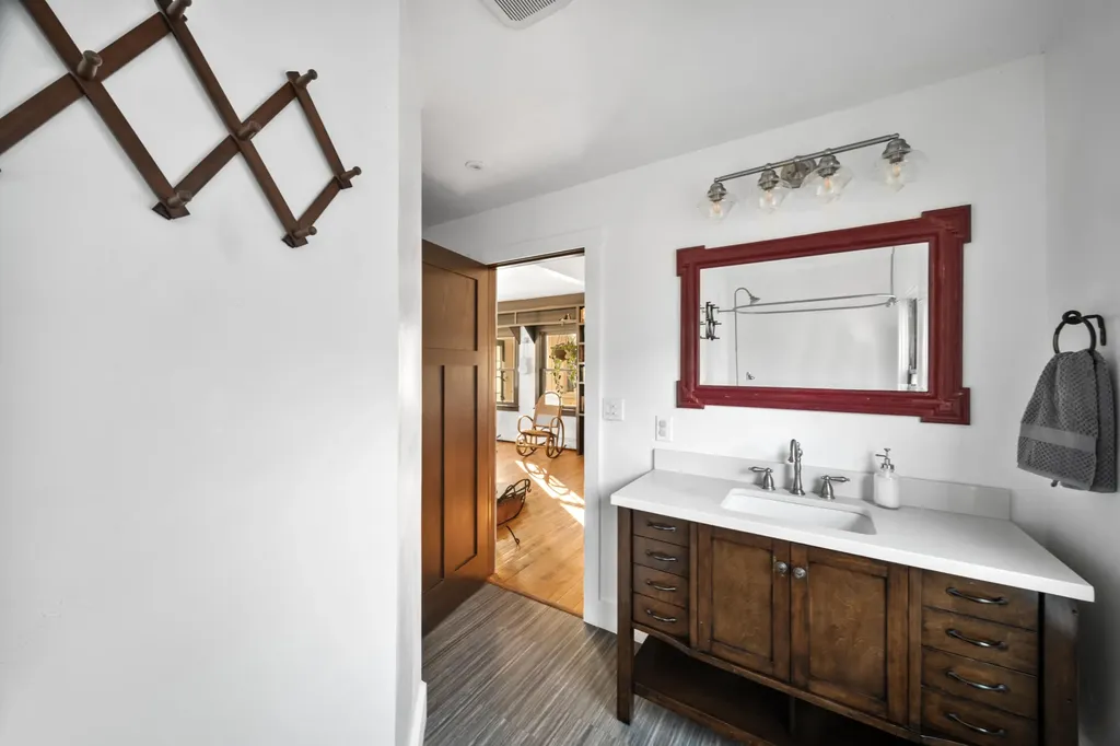 20 Crosby Street Orono ME 04473