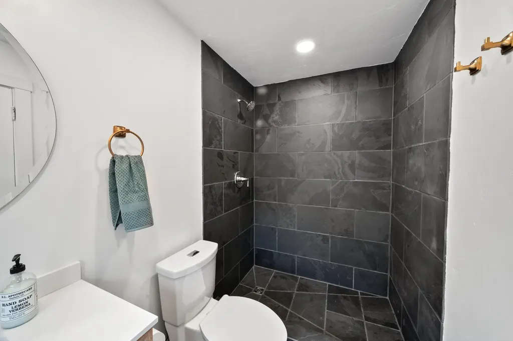 20 Crosby Street Orono ME 04473