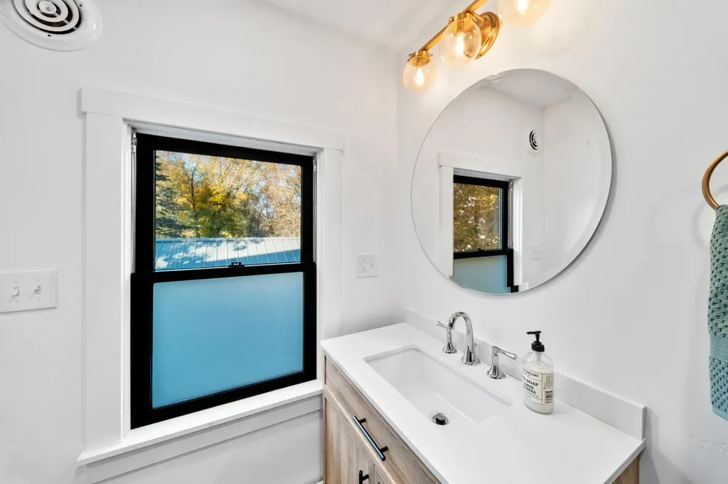 20 Crosby Street Orono ME 04473