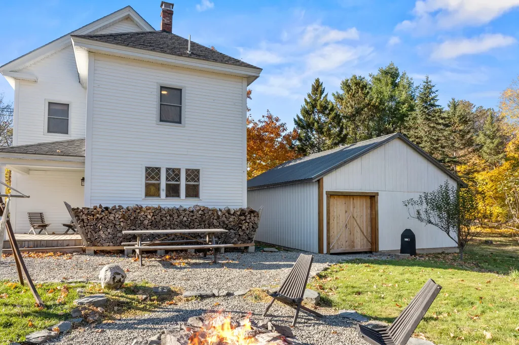 20 Crosby Street Orono ME 04473