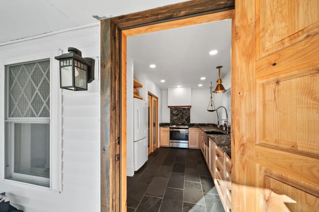 20 Crosby Street Orono ME 04473