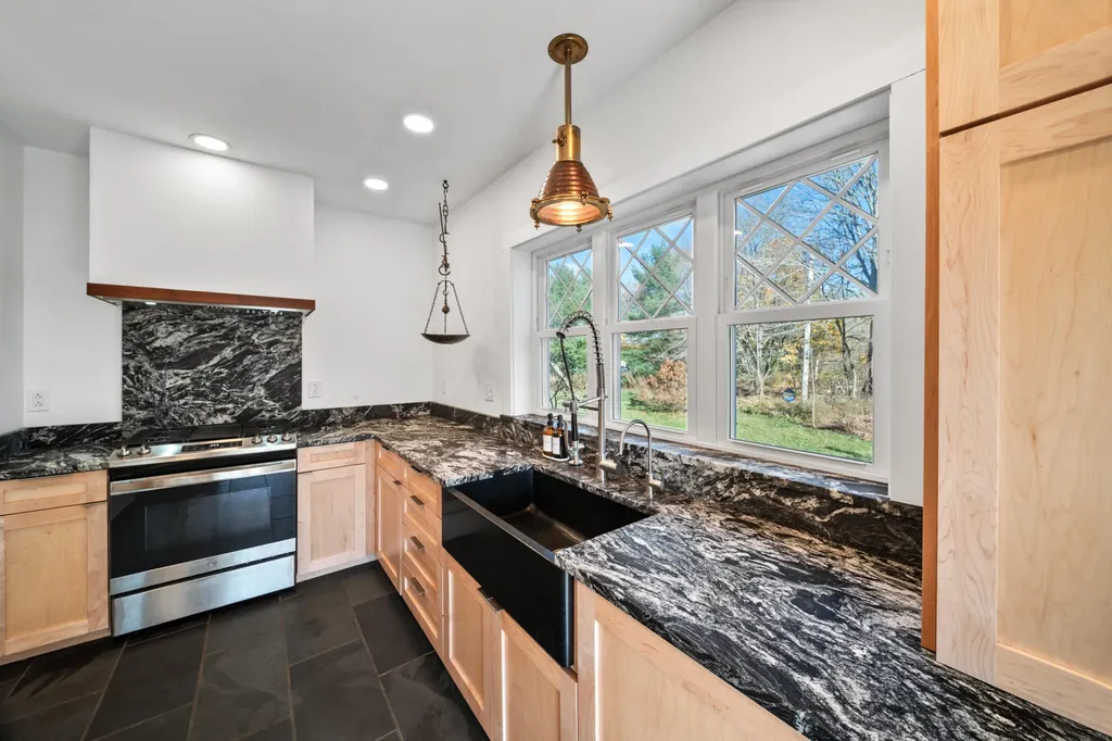 20 Crosby Street Orono ME 04473