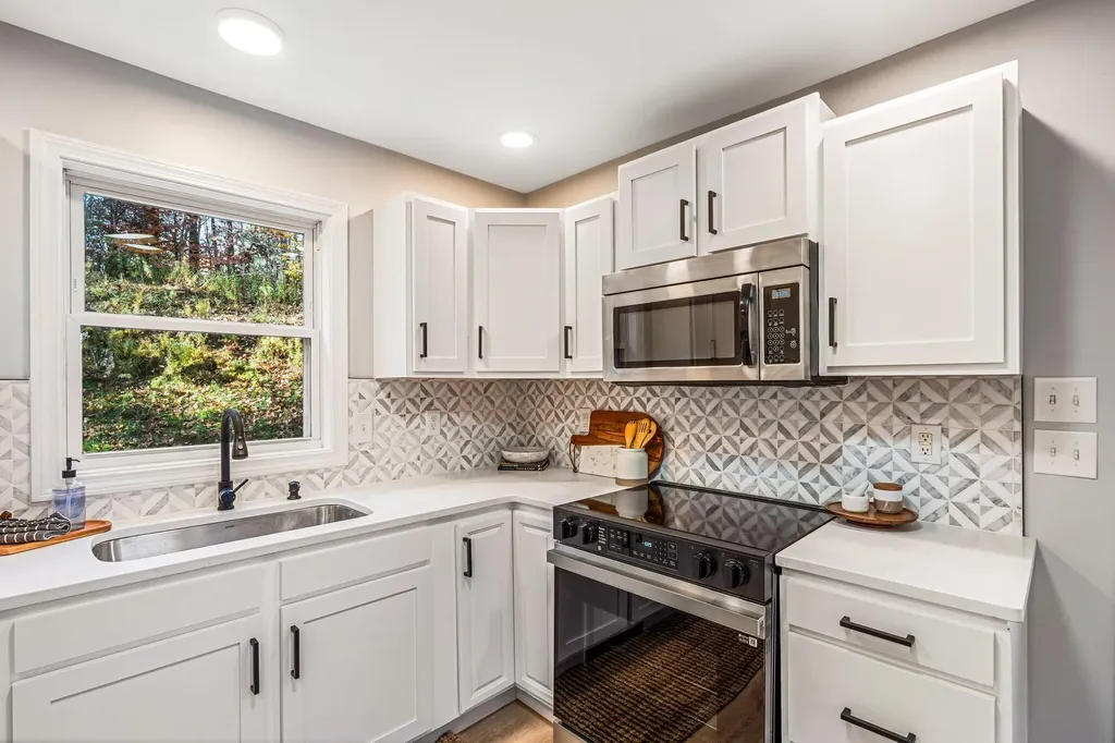2043 Riverside Drive Auburn ME 04210