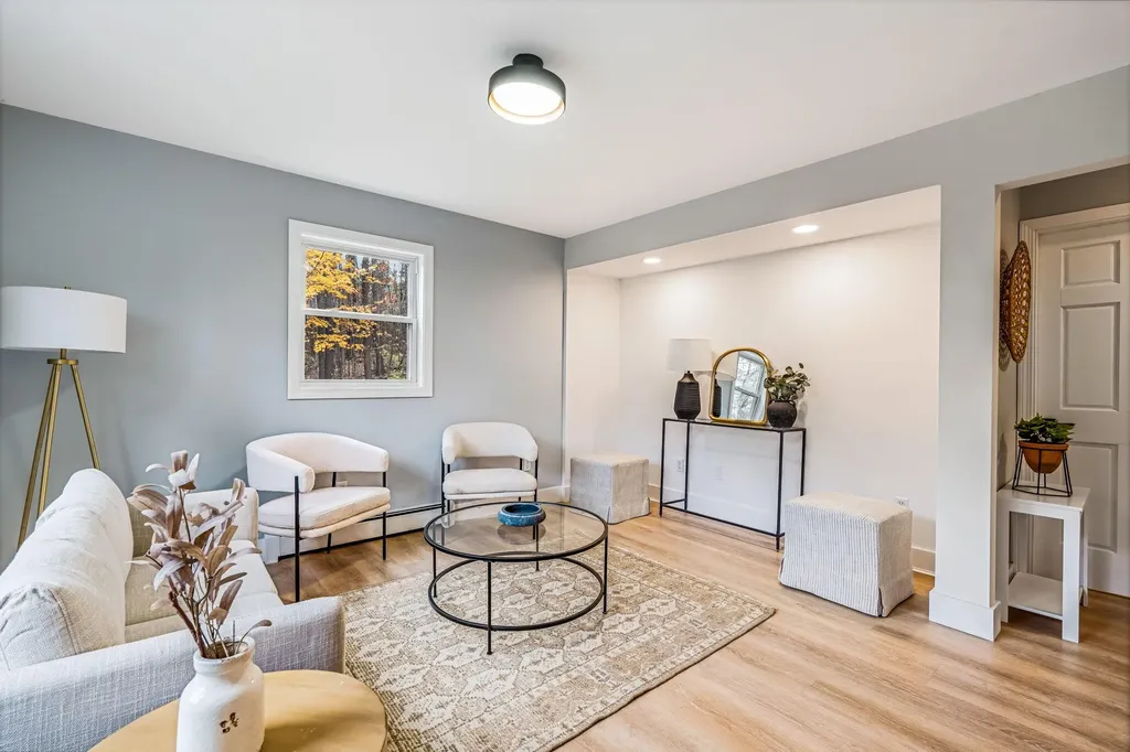 2043 Riverside Drive Auburn ME 04210