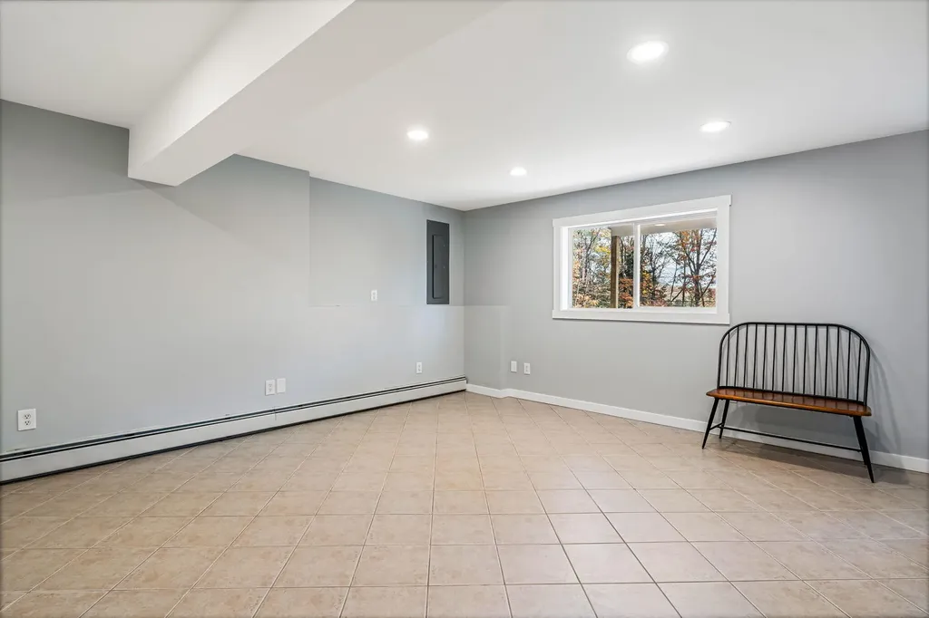 2043 Riverside Drive Auburn ME 04210