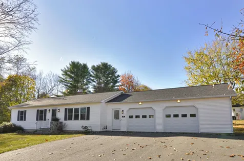 15 Carriage Lane Hampden ME 04444