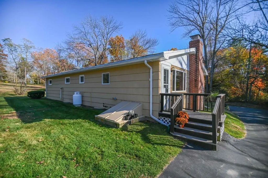 36 Governor Hill Road Eliot ME 03903