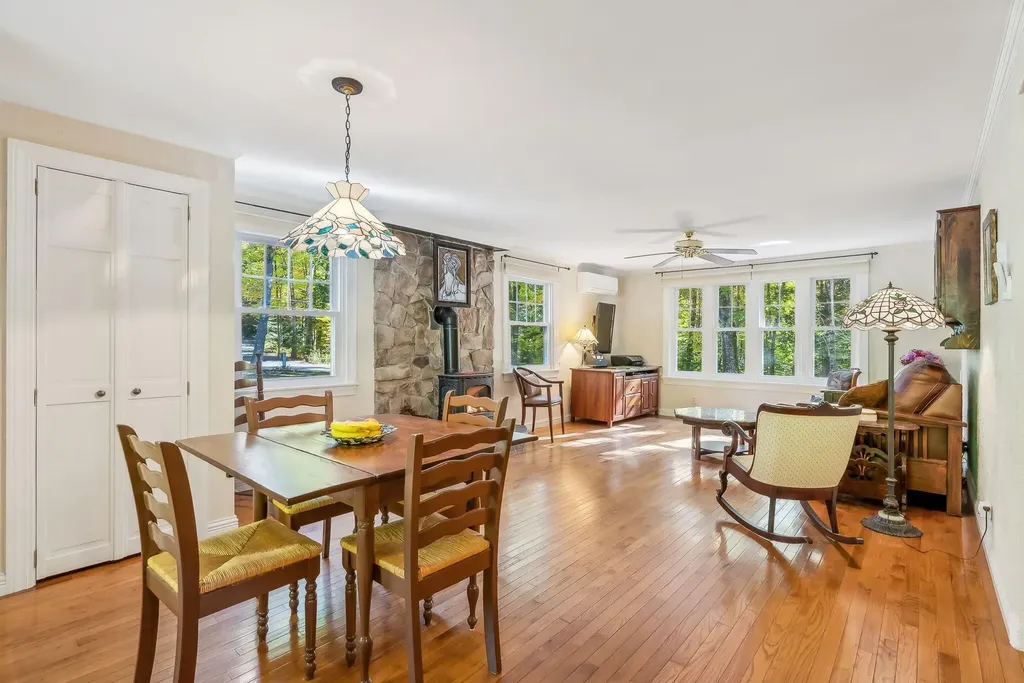 16 Brookside Drive Falmouth ME 04105