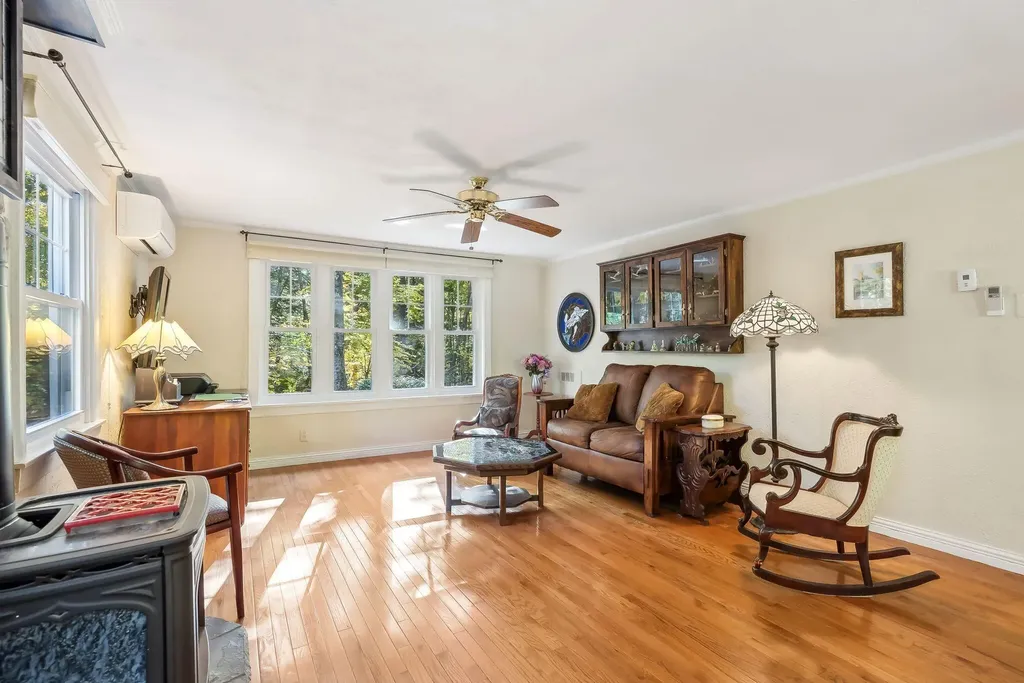 16 Brookside Drive Falmouth ME 04105