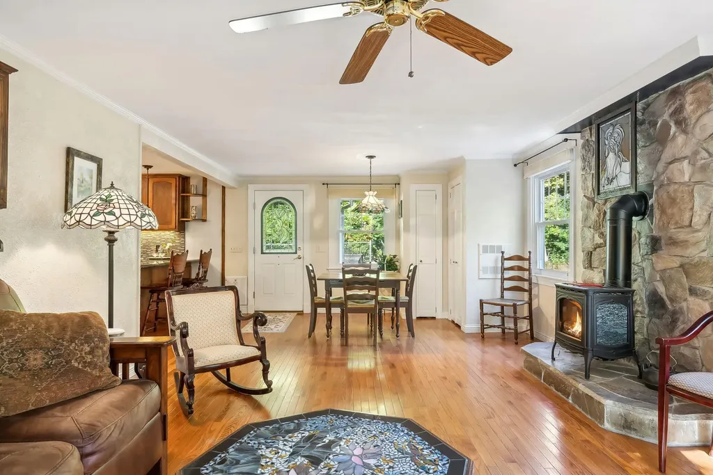 16 Brookside Drive Falmouth ME 04105